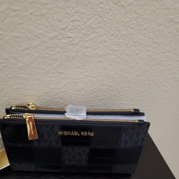 Michael kors Signature Double Zip Wristlet Wallet. PRICE IS FIRM - Picture 6 of 10
